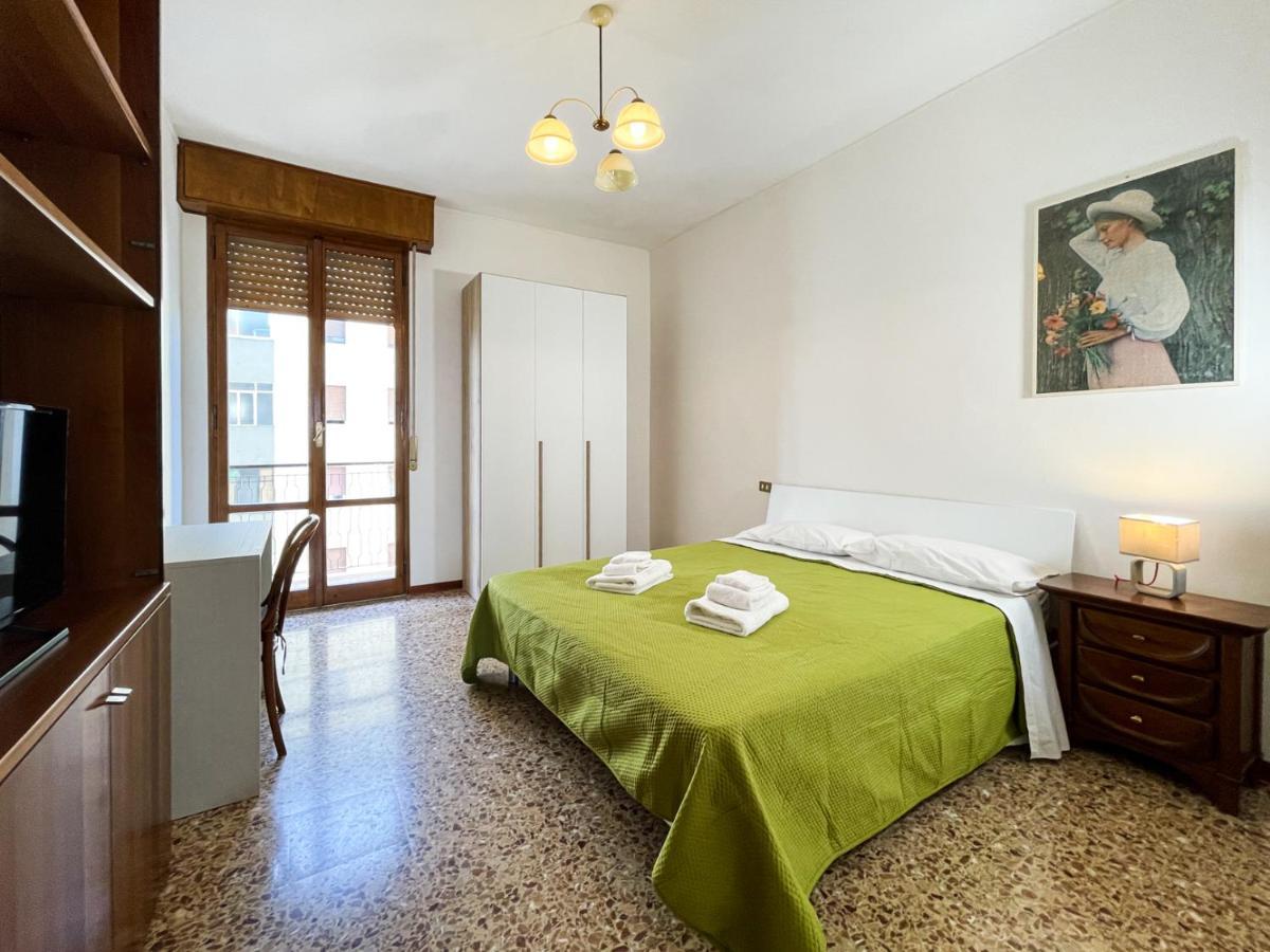 Hotel Casa Gramsci - Affitti Brevi Italia Modena Exteriér fotografie